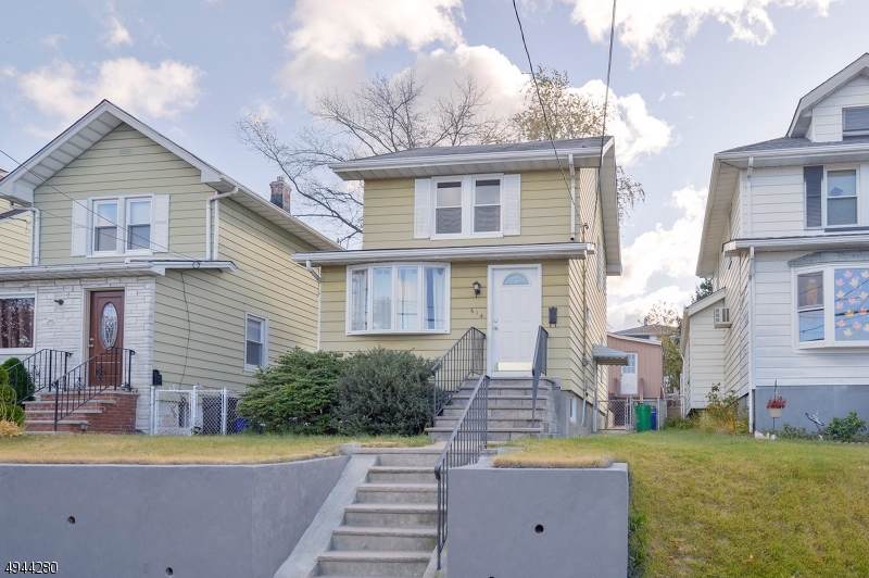 614 Tenth St - Photo 1