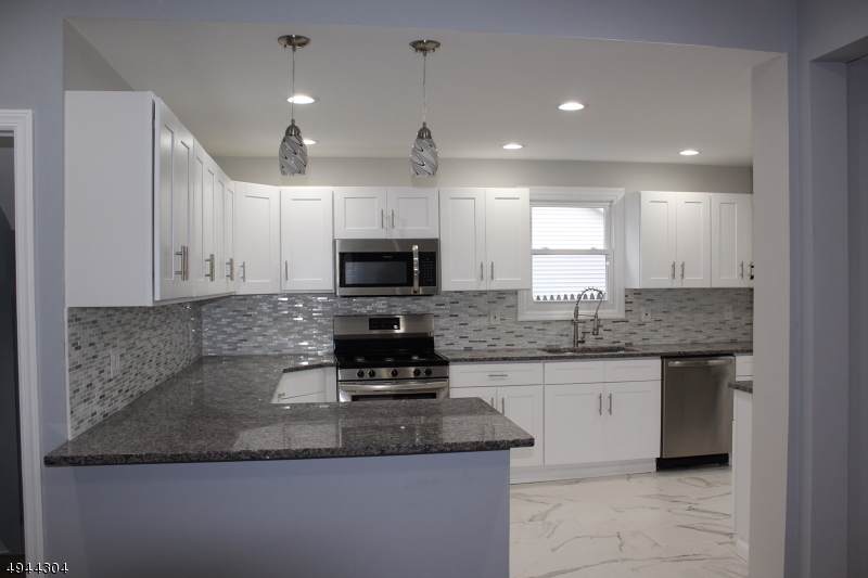 131 Jackson Ave - Photo 1