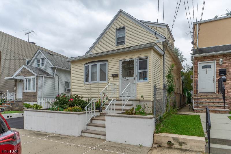 342 Harvard Ave - Photo 1