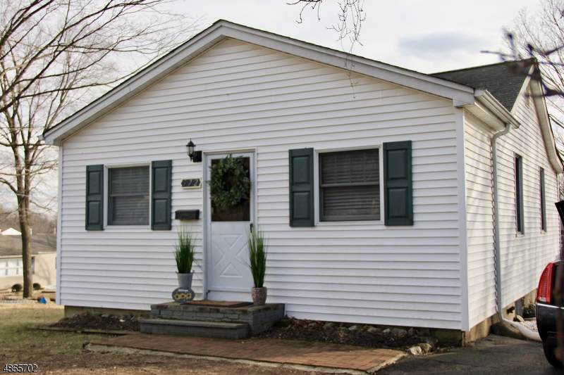 372 Halsey Rd - Photo 1