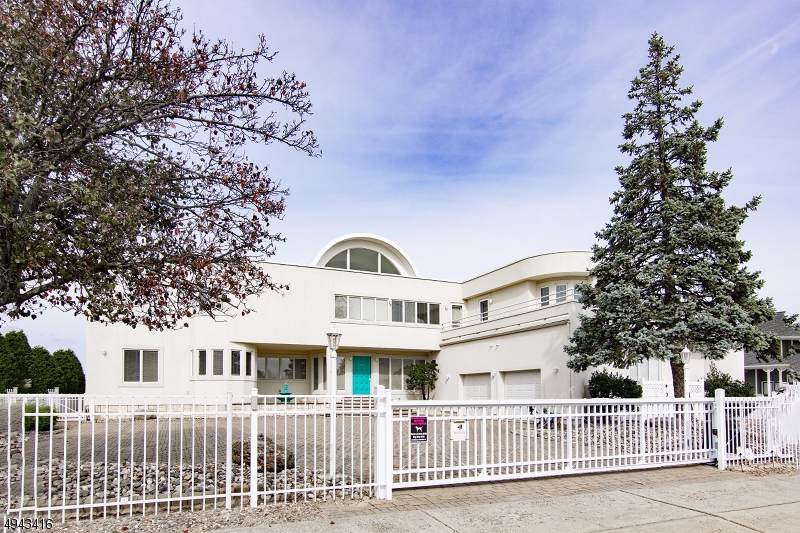 91 Pershing Blvd - Photo 1