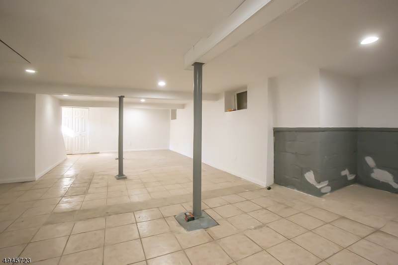 186 Matthew St - Photo 1