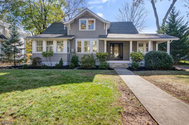 535 Bradford Ave - Photo 1