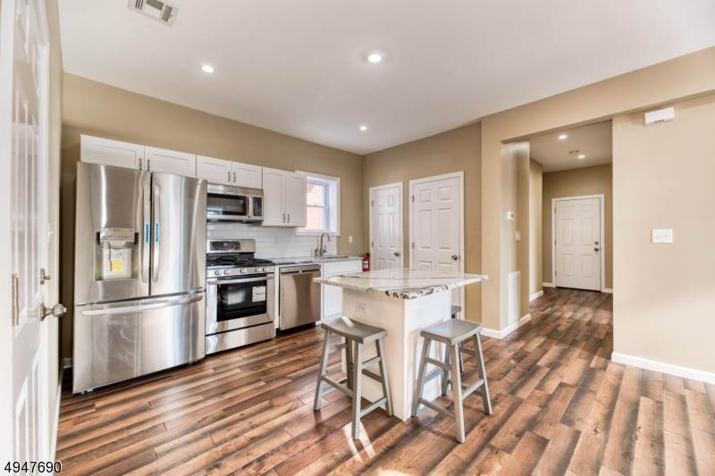 17 Humbert St - Photo 1