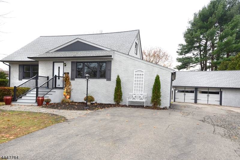 19 Colfax Dr - Photo 1