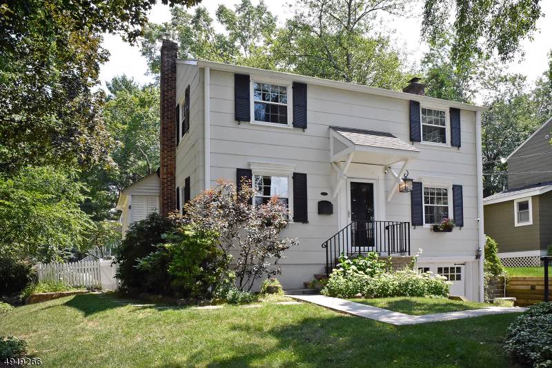 30 Roosevelt Ave - Photo 1