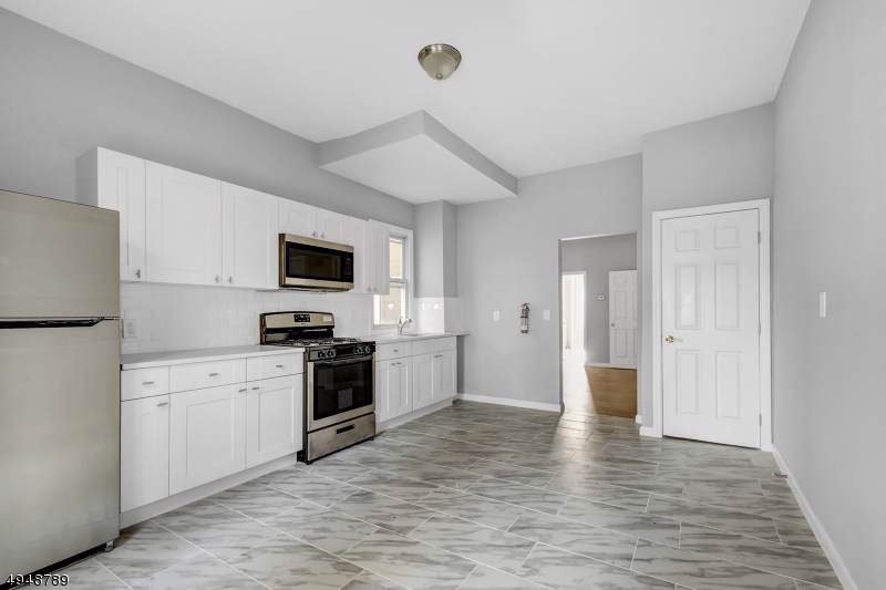 59 Irving St - Photo 1