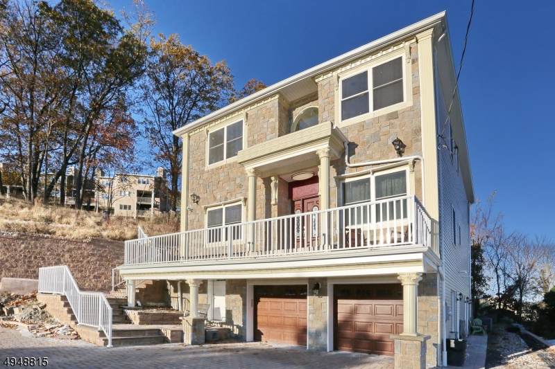 574 Preakness Ave - Photo 1