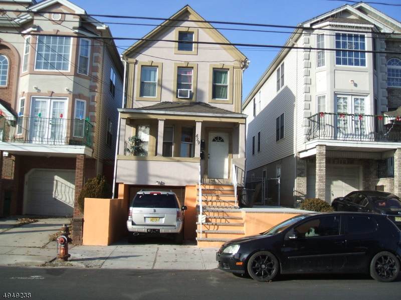 429 Maple Ave - Photo 1