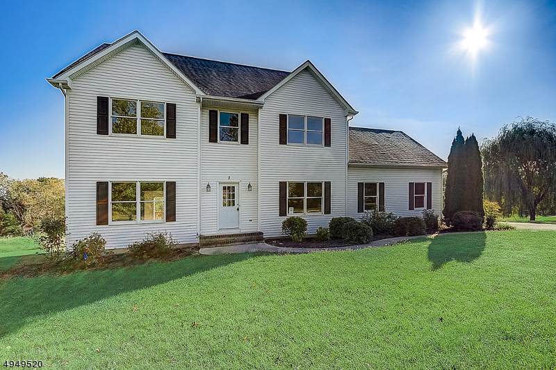 2 Mayflower Dr - Photo 1