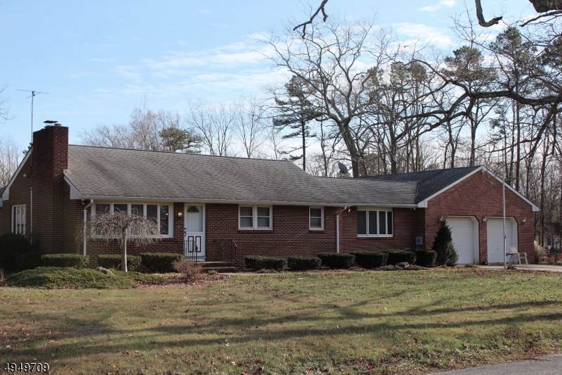 557 Whitecomb St - Photo 1