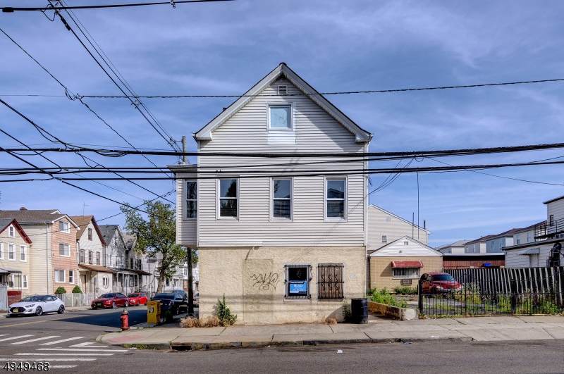 120 5TH ST - Photo 1