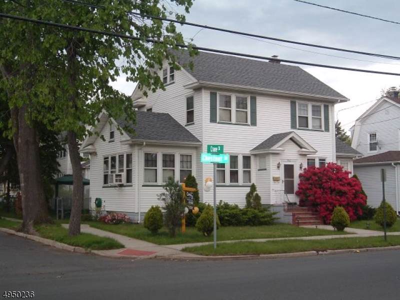 912 Chestnut St - Photo 1