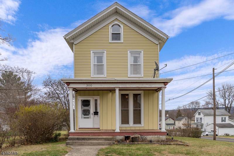 300 Sharp St - Photo 1