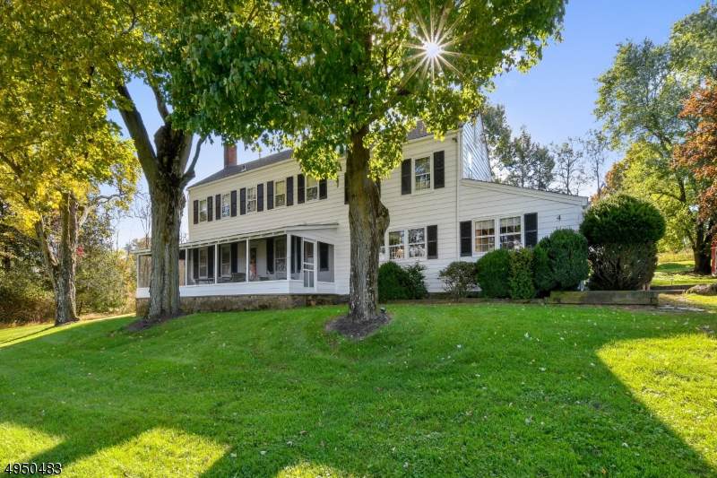 4 Castle Hill Ln - Photo 1
