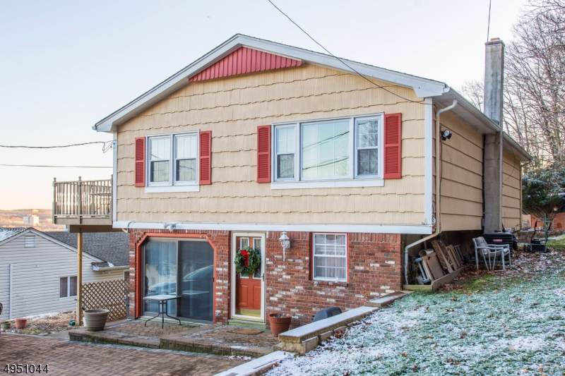 35 Ryerson Ave - Photo 1