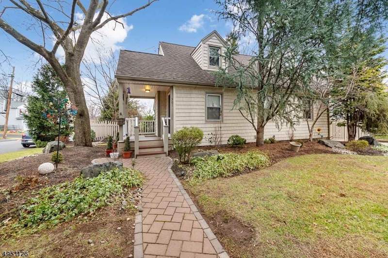 301 Harris Ave - Photo 1
