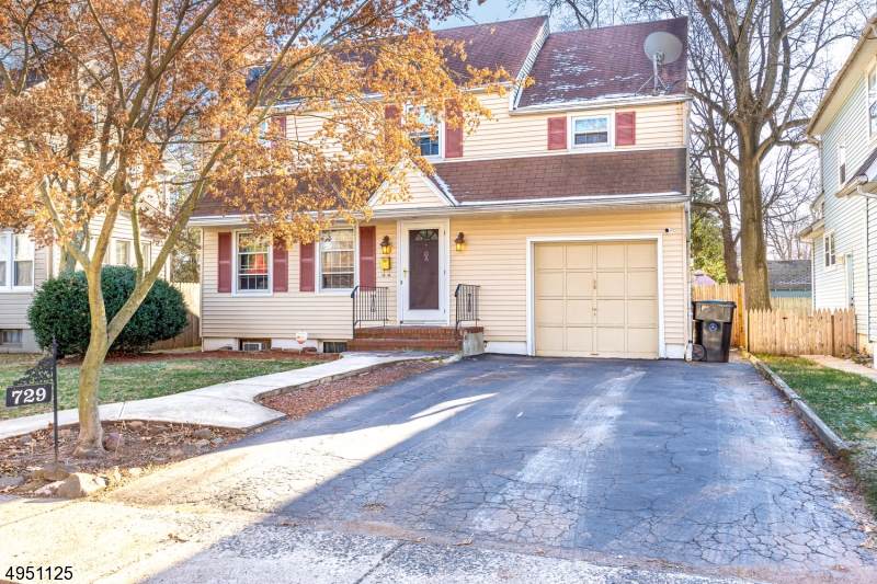 729 Pemberton Ave - Photo 1