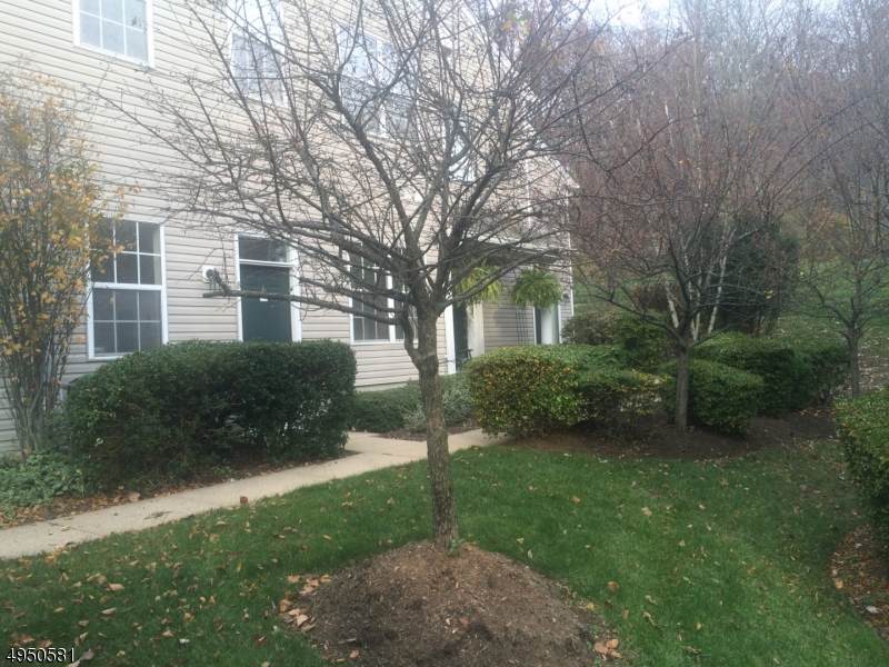 8 Oak Knoll Ln - Photo 1
