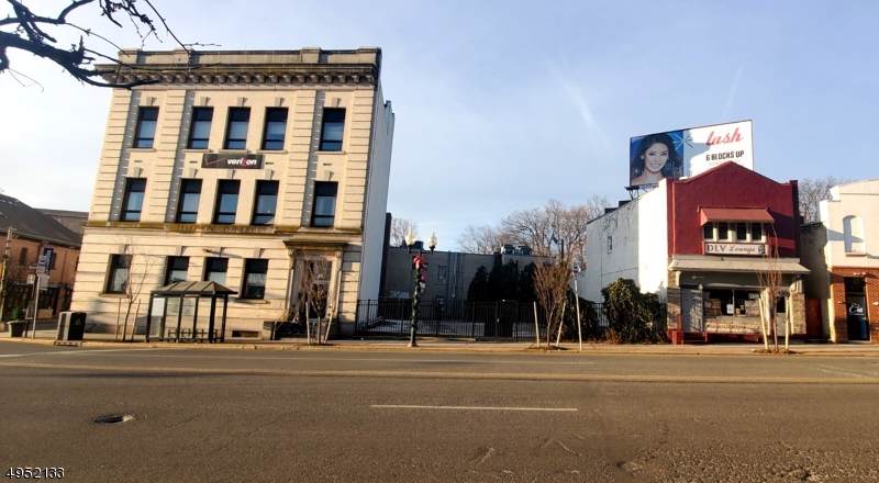 300 Bloomfield Ave - Photo 1