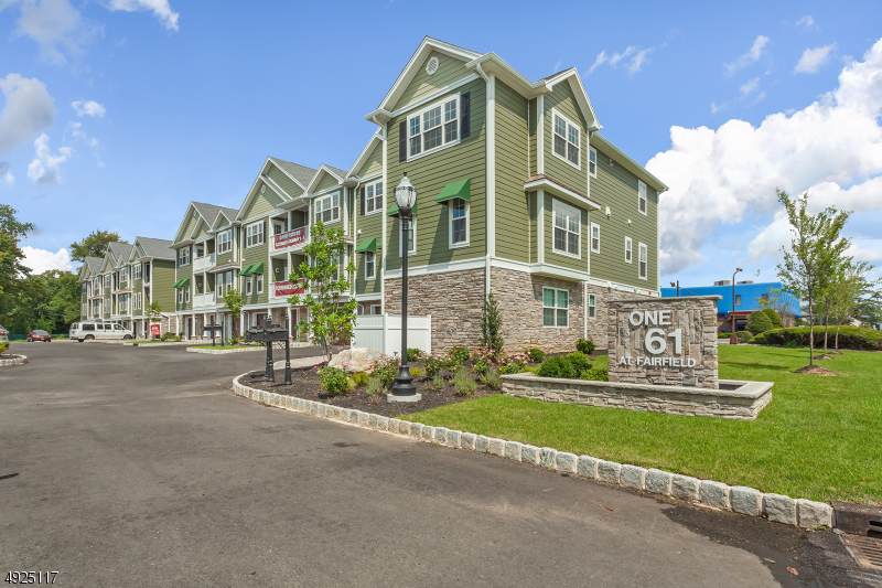 20 Chaz Way - Photo 1