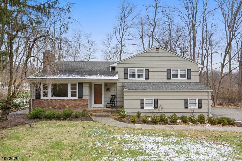 38 Molly Stark Dr - Photo 1