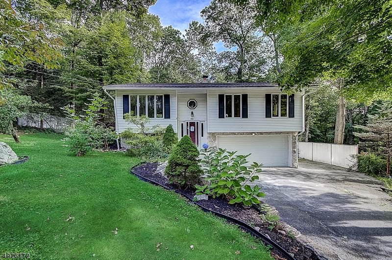 83 Edison Ter - Photo 1