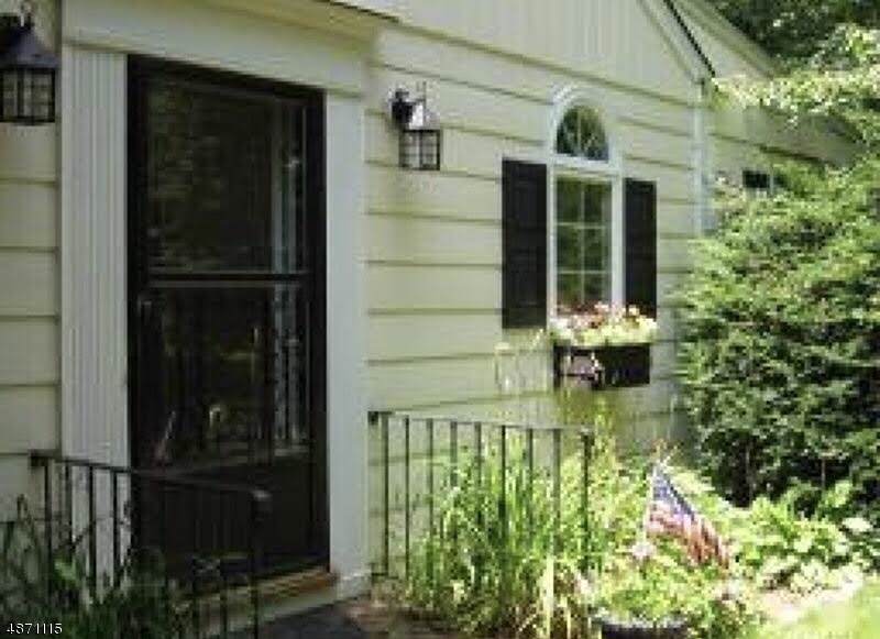 3 Evergreen Pl - Photo 1