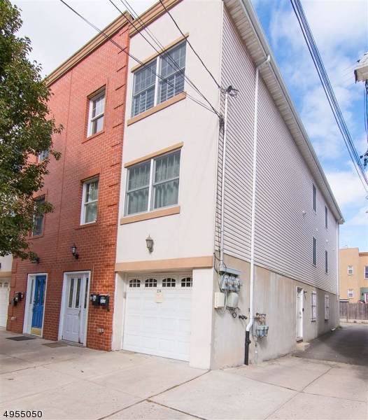 276 Griffith St - Photo 1
