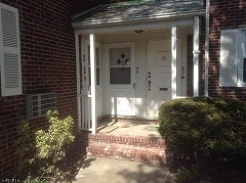 445 Morris Ave 8-D - Photo 1