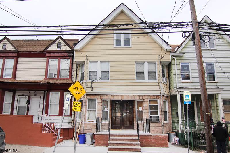 231 Garside St - Photo 1