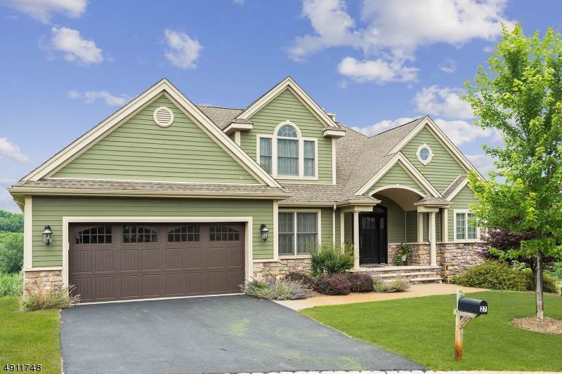 27 Woodcott Dr - Photo 1