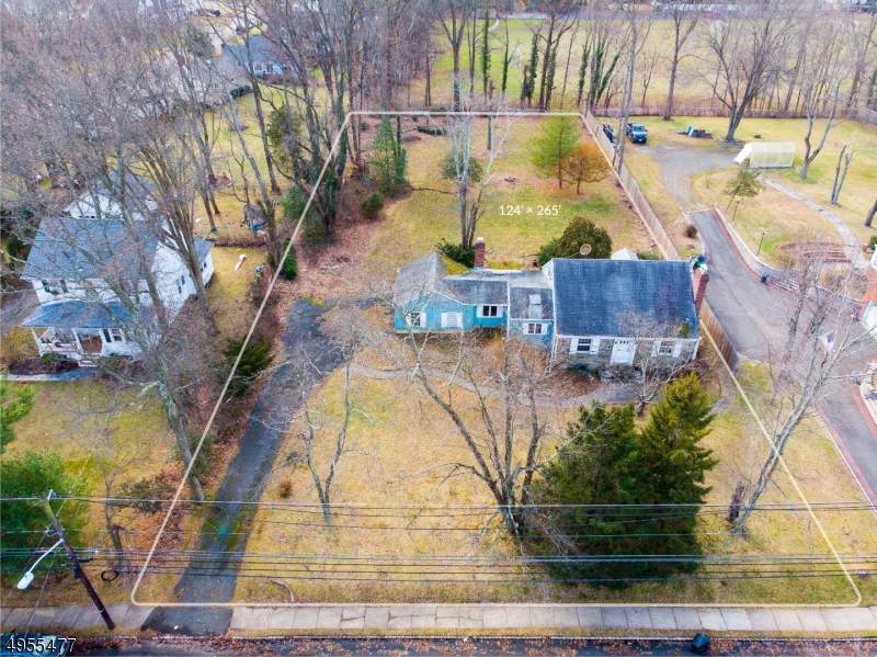 1070 Rahway Ave - Photo 1