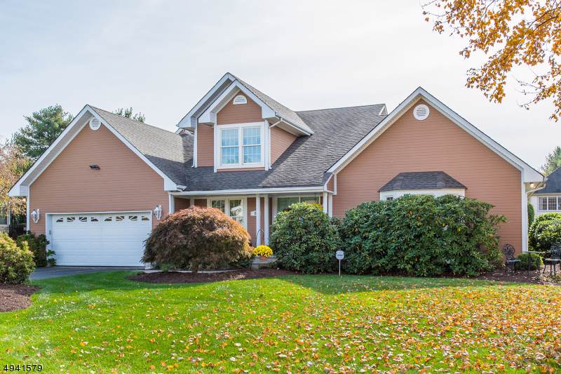 27 Lowell Dr - Photo 1