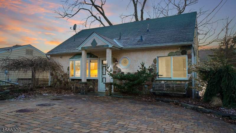 203 Otterhole Rd - Photo 1