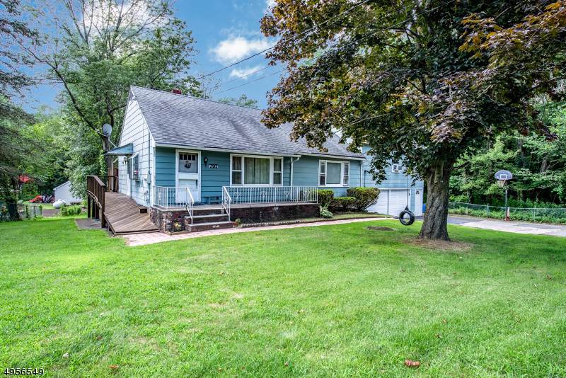 797 Warwick Tpke - Photo 1