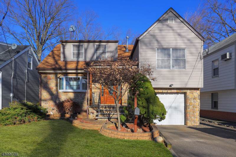 215 Woodlawn Ave - Photo 1