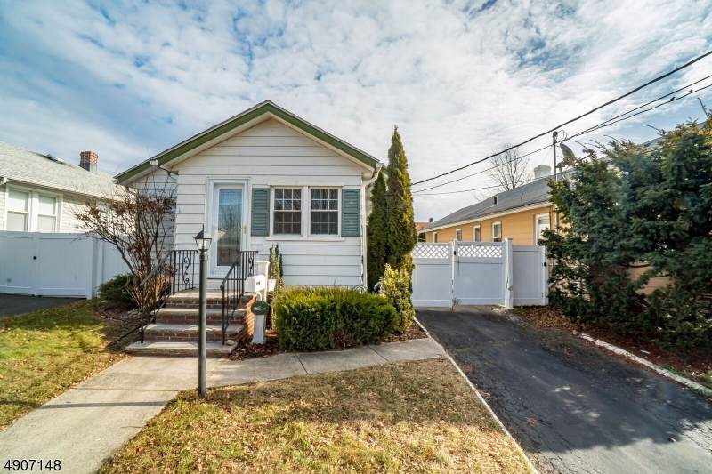 211 Monroe St - Photo 1