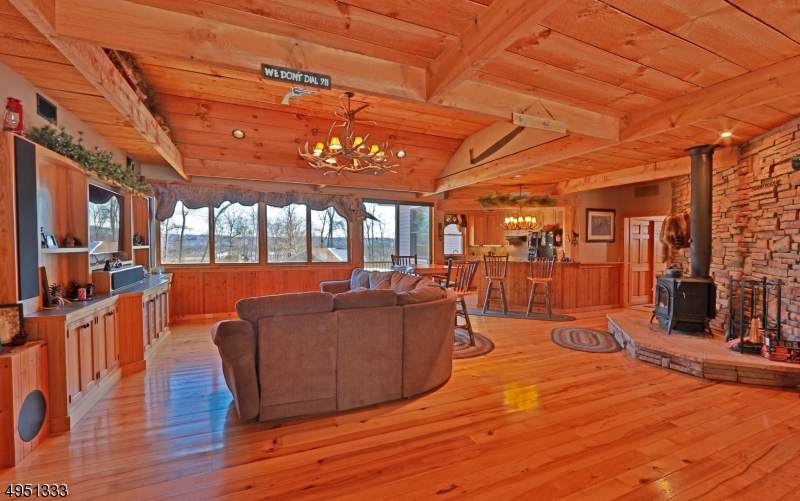 41 Monroe - Photo 1