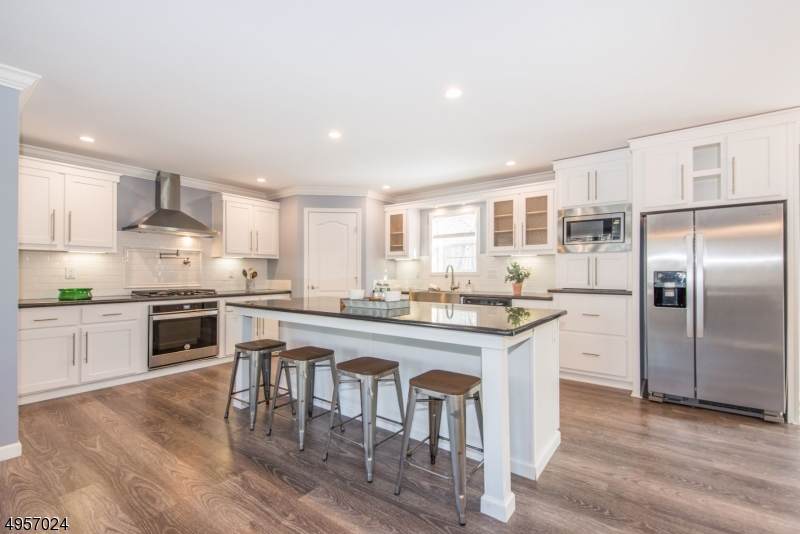 114 River Dr - Photo 1