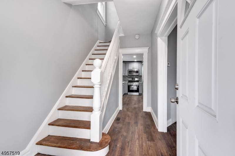 1068 Grove St - Photo 1