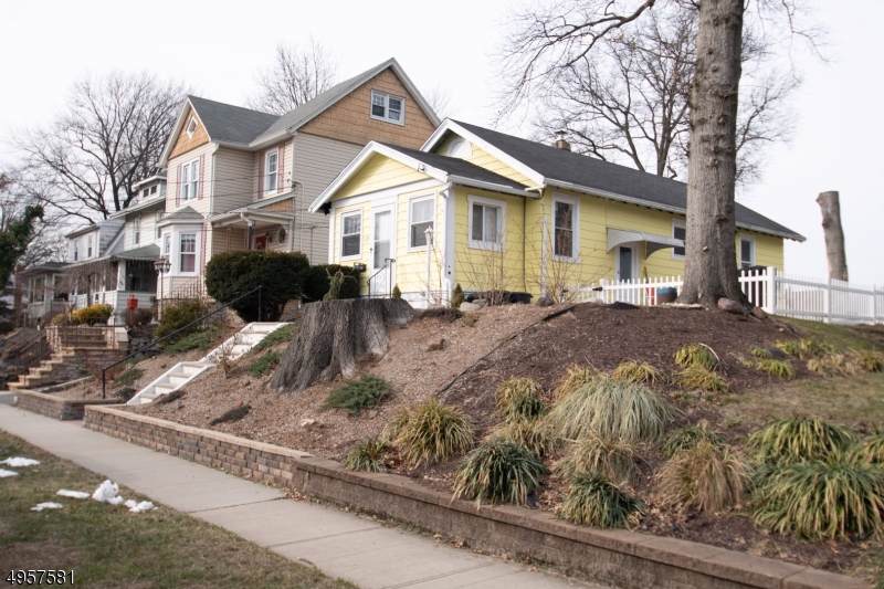 127 W Lincoln Ave - Photo 1