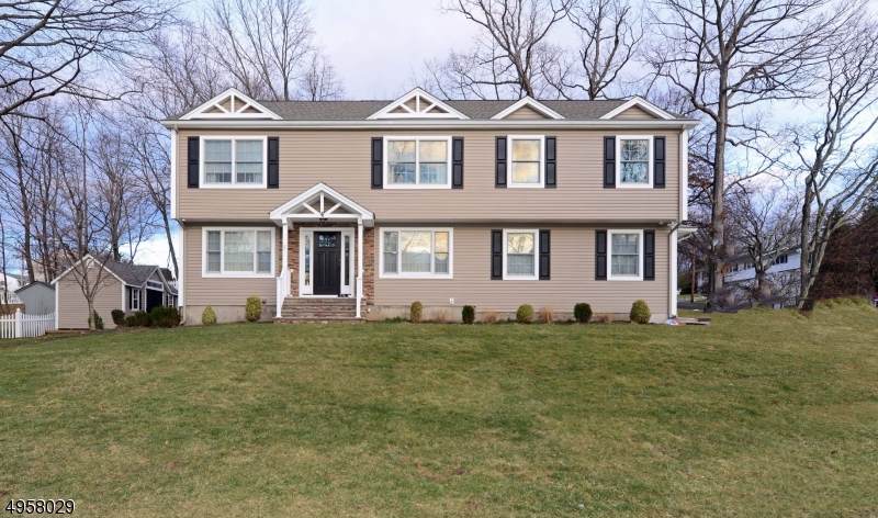 4 Raleigh Ln - Photo 1