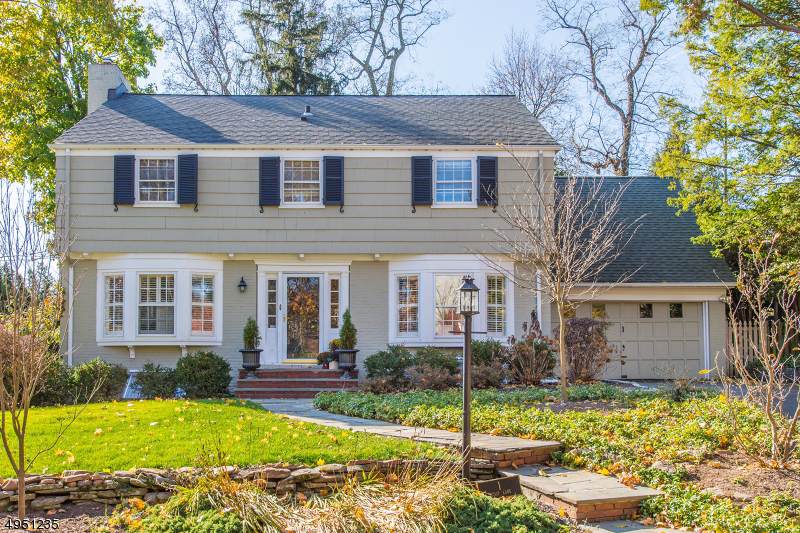1 Tulip Ln - Photo 1