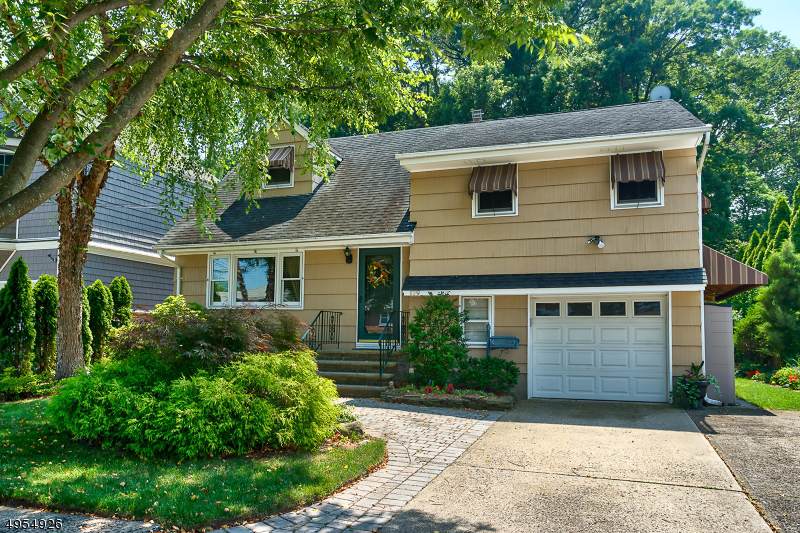 139 Forest Pl - Photo 1