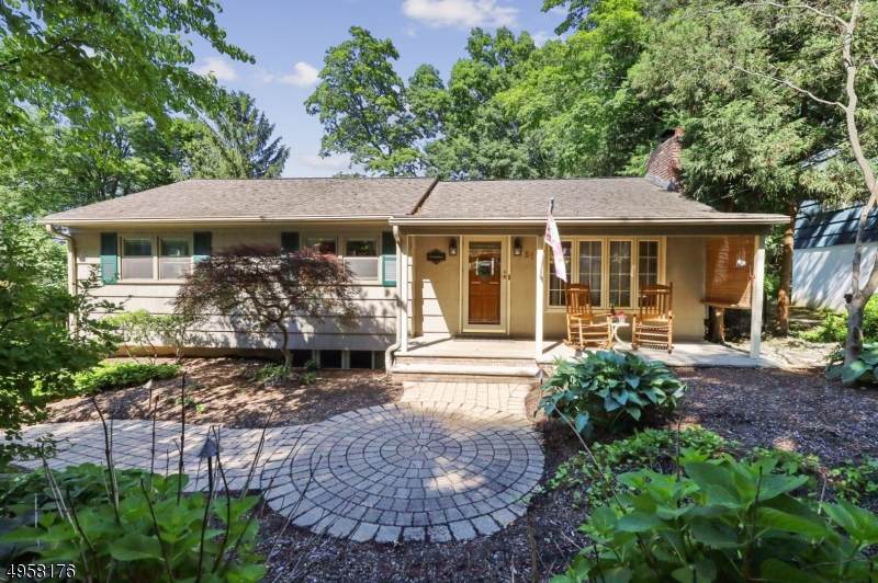 51 Walnut St - Photo 1