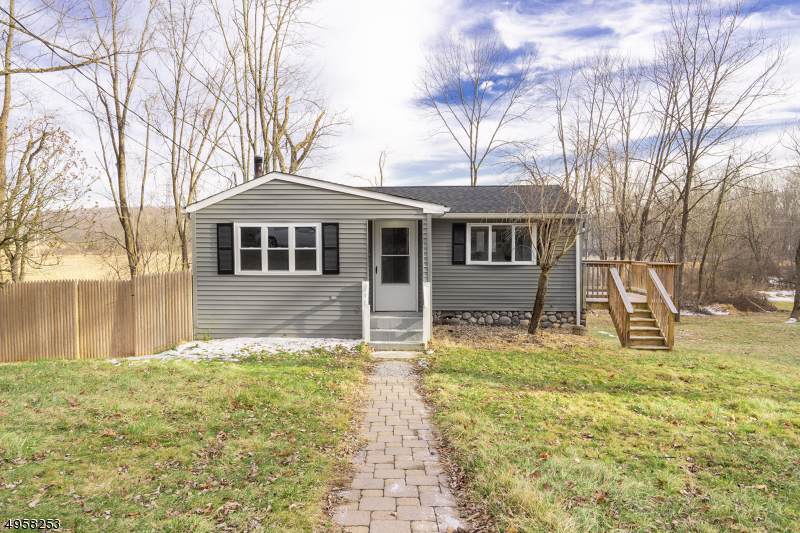 96 Mount View St - Photo 1