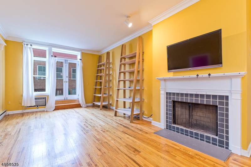 515 Trinity Pl - Photo 1