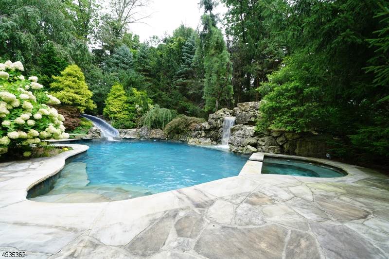 15 Beacon Hill Dr - Photo 1