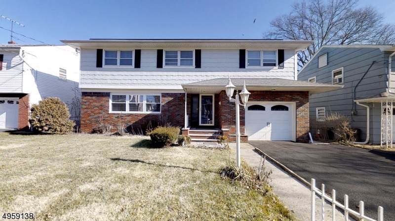 575 Robinson Ter - Photo 1